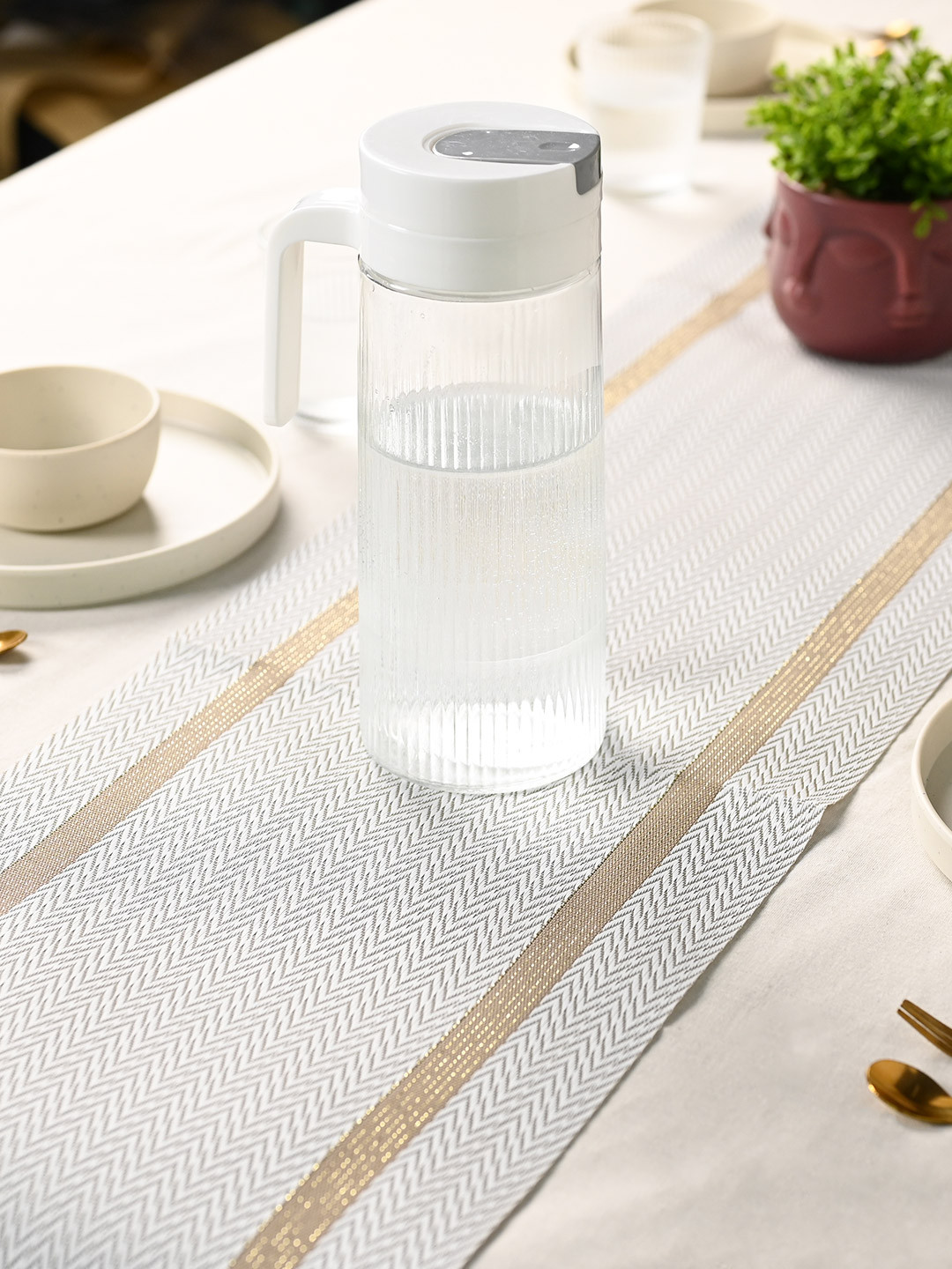 

MARKET99 White & Beige Geometric Printed Table Runners