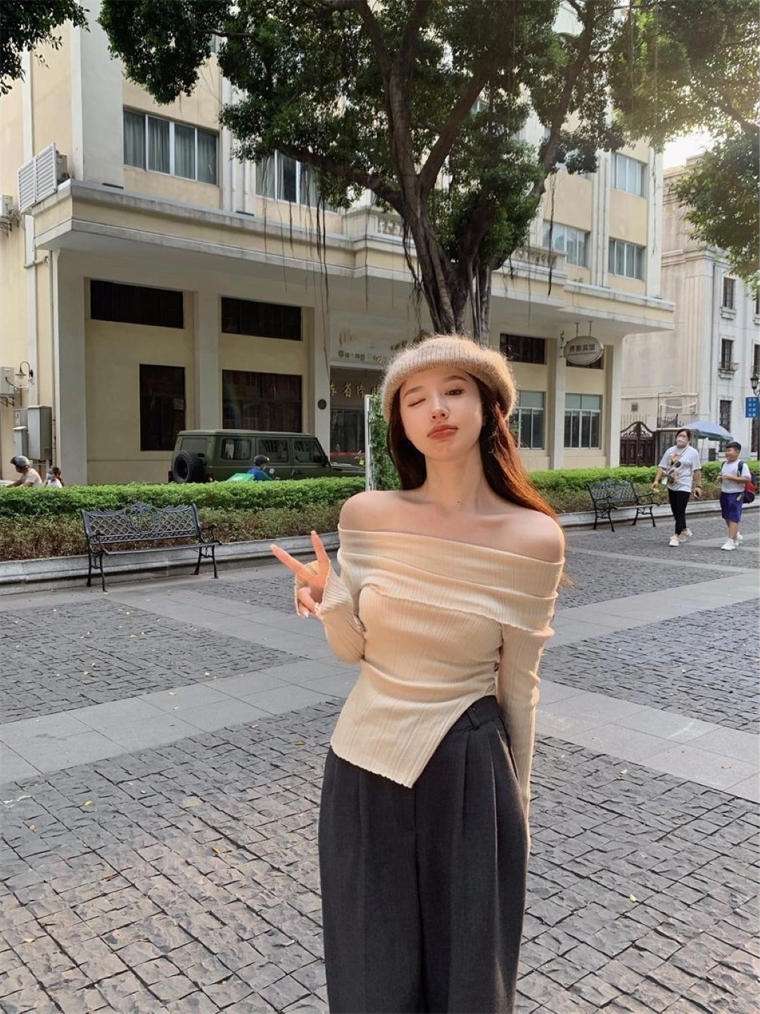 

HERE&NOW Off-Shoulder Long Sleeves Solid Top, Khaki
