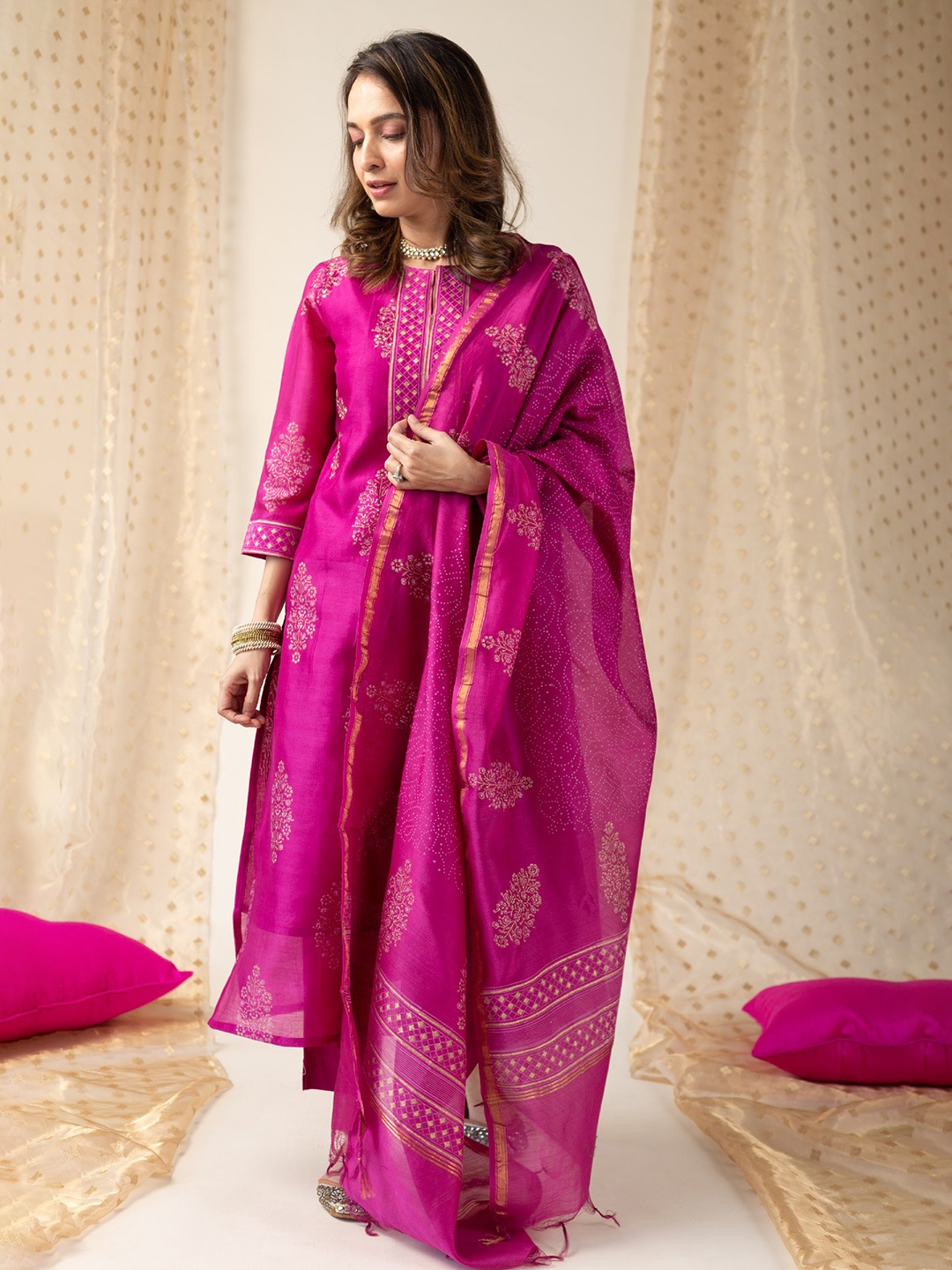 

GoSriKi Floral Printed Straight Kurta With Trousers & Dupatta, Pink