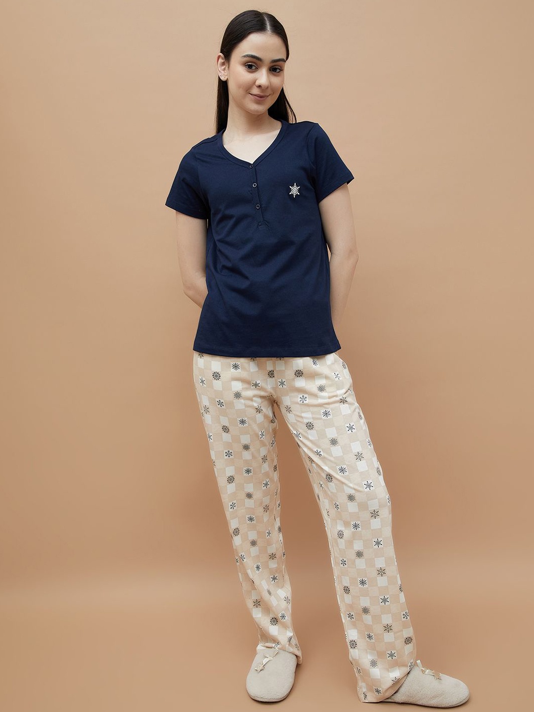 

Ginger by Lifestyle Women Floral Printed Pure Cotton Night suit, Navy blue