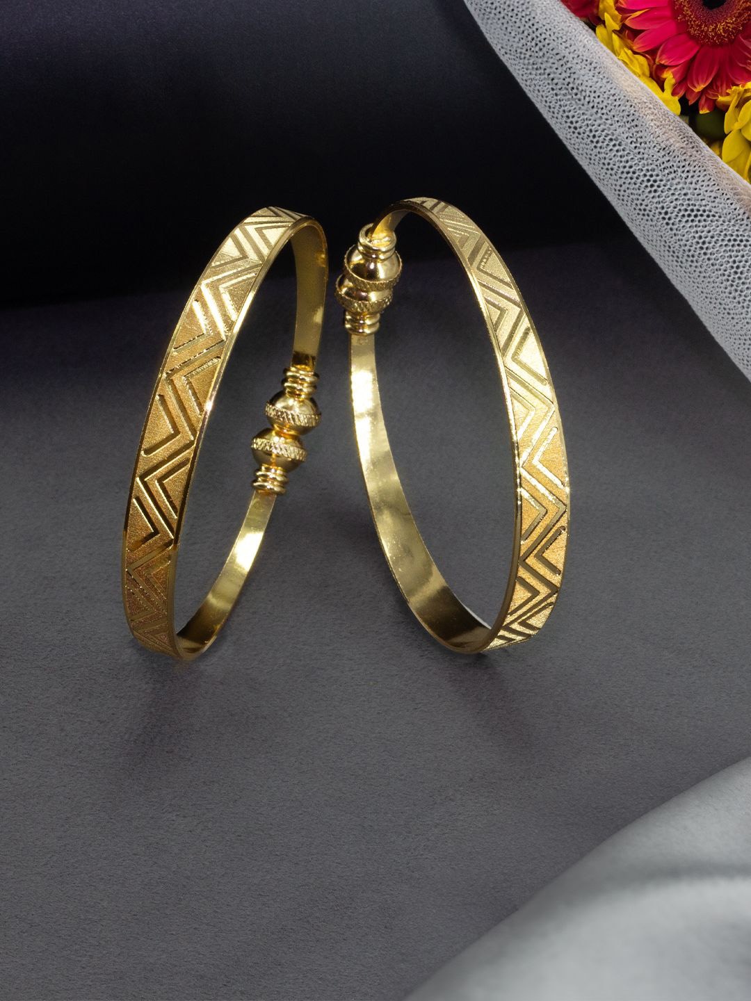 

PRIVIU Set Of 2 Gold-Plated Adjustable Bangles
