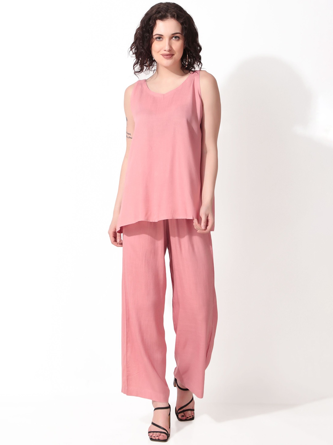 

Seryeon Round Neck Sleeveless Top With Trousers, Pink