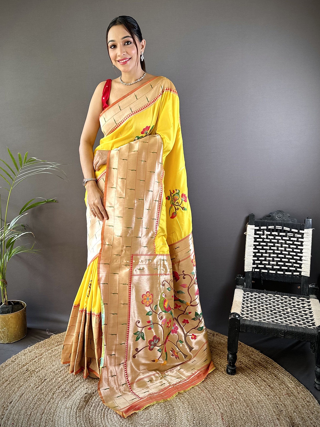 

Panzora Woven Design Zari Silk Blend Paithani Saree, Yellow