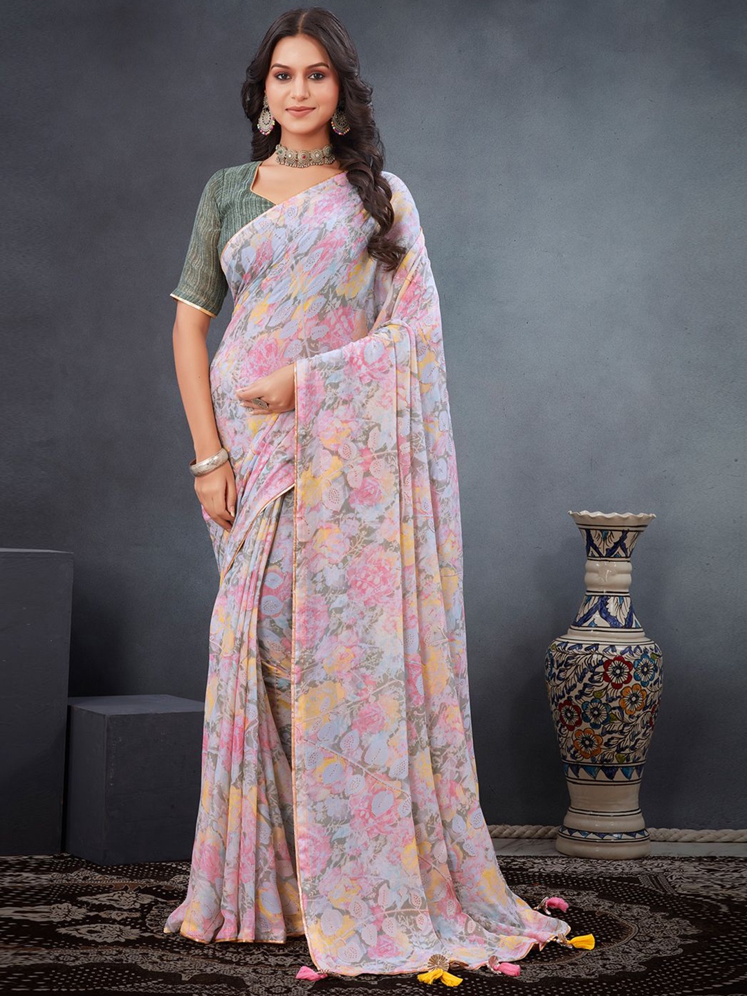 

Panzora Floral Poly Georgette Saree, Grey