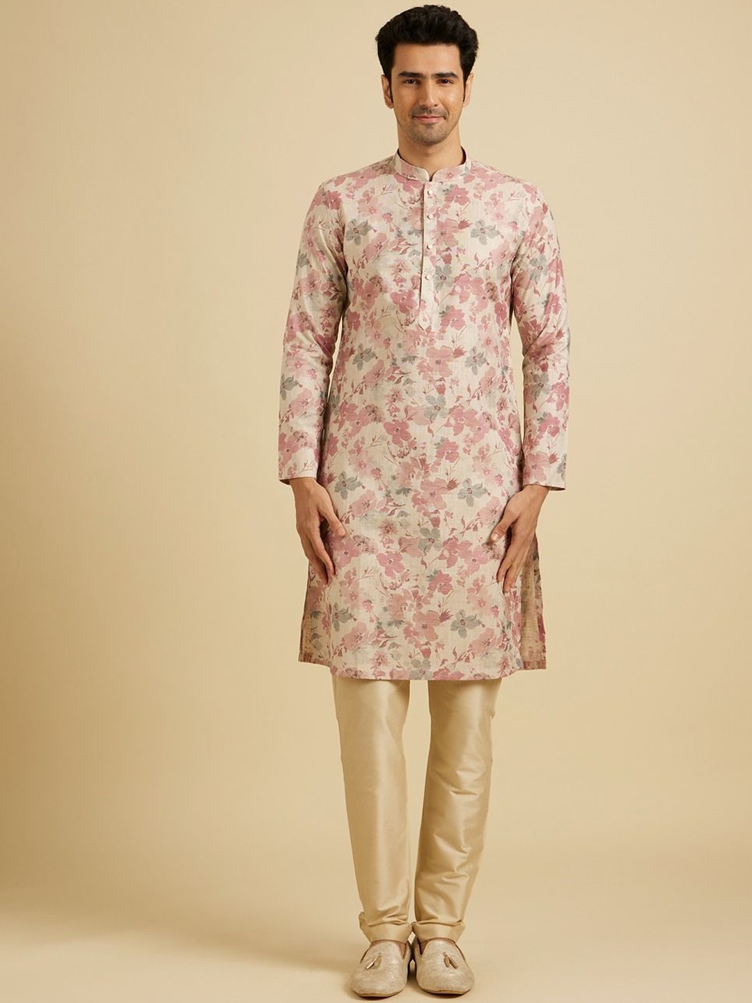 

Manyavar Men Floral Printed Kurta, Pink