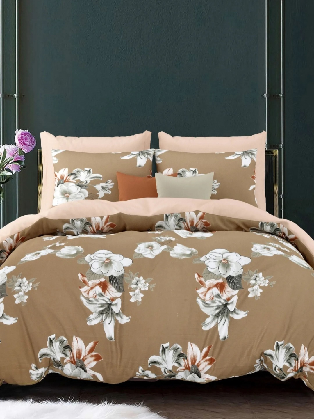 

LIVING ROOTS Beige & White Floral Printed 210 TC Cotton King Bedsheet Set 2.64 m x 2.64 m