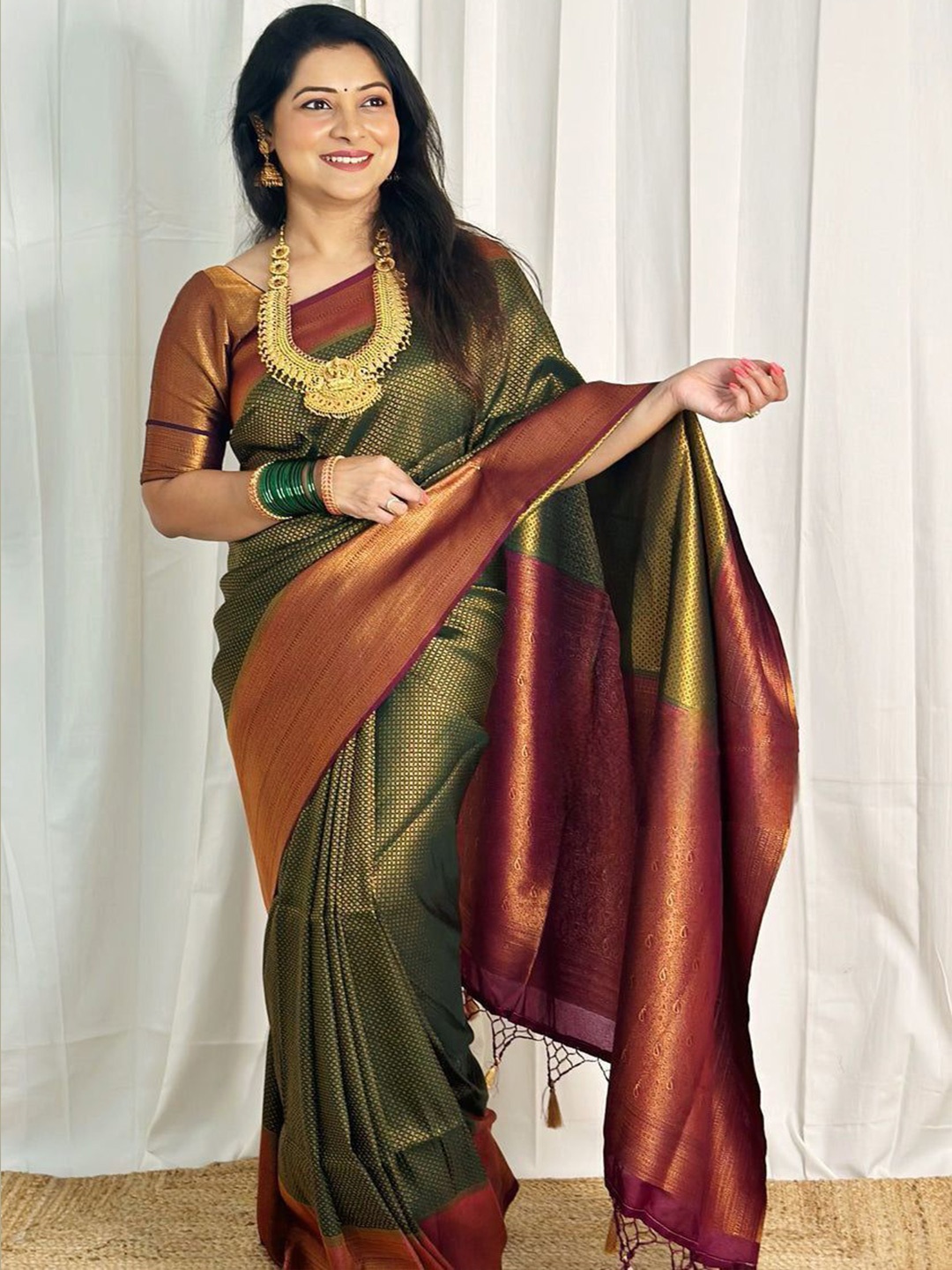 

Wuxi Woven Design Zari Pure Silk Banarasi Saree, Red