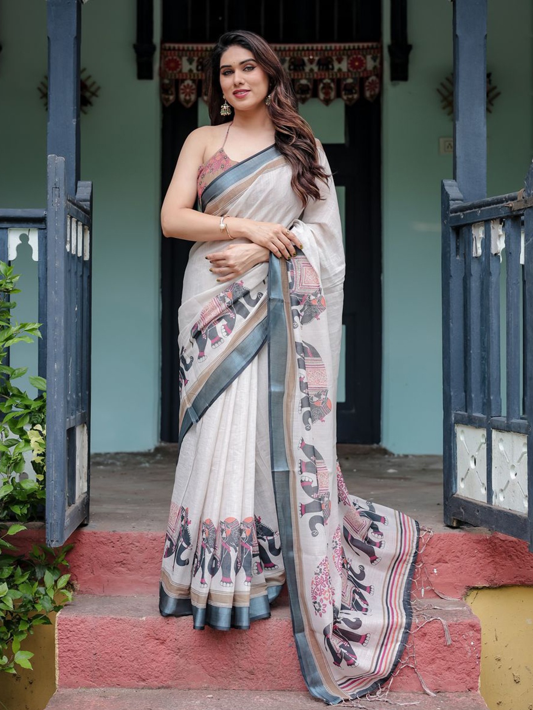 

VEERAX Floral Zari Pure Linen Banarasi Saree, Off white
