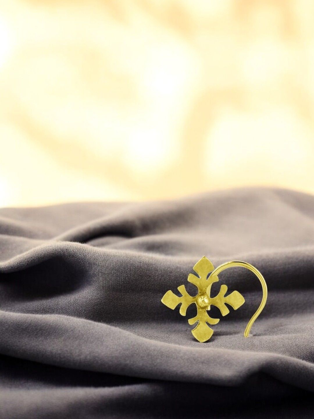 

Sangria Flower Vine Stud Nosepin, Gold