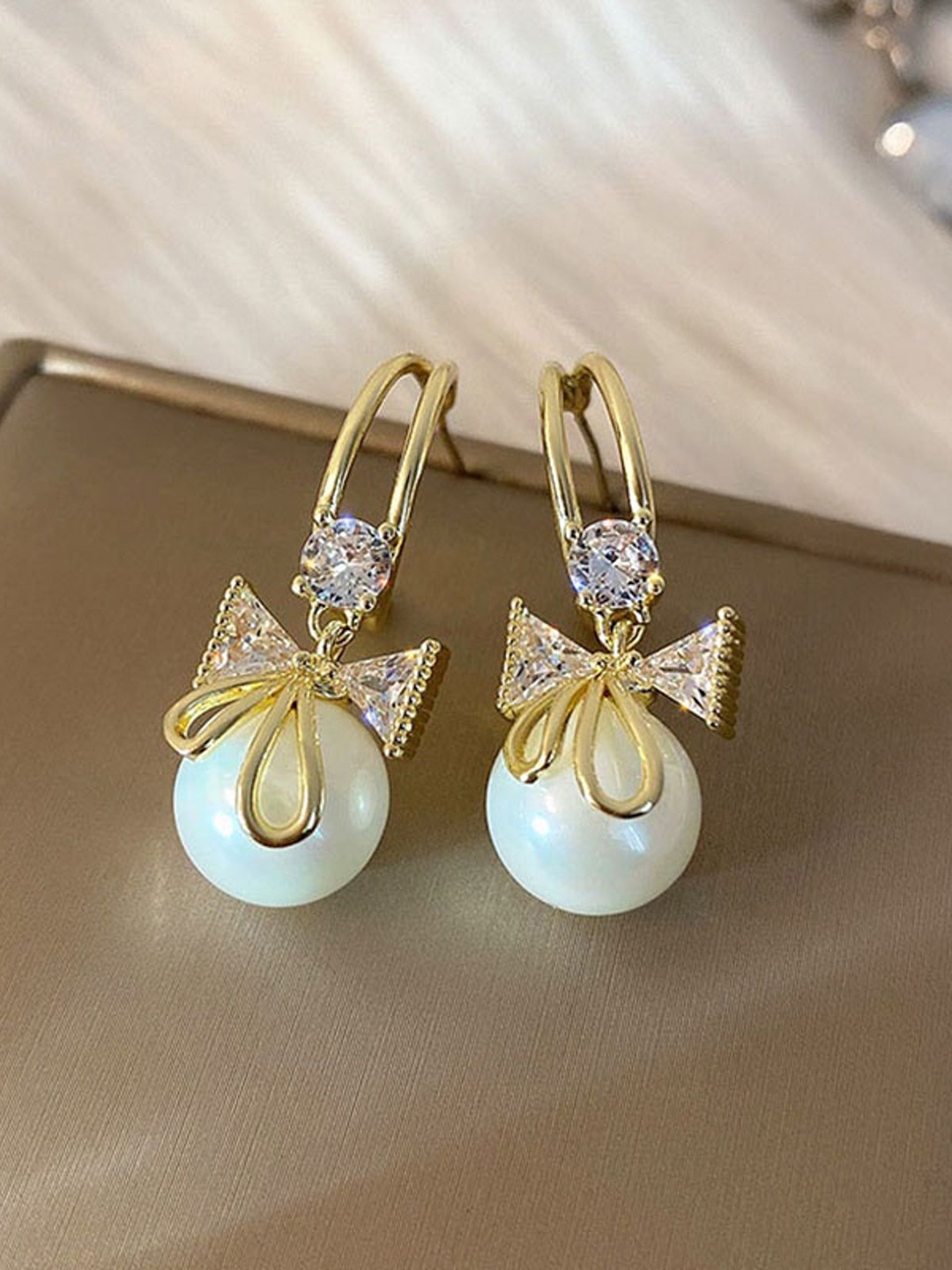 

PolluxCraft Geometric Studs Earrings, White