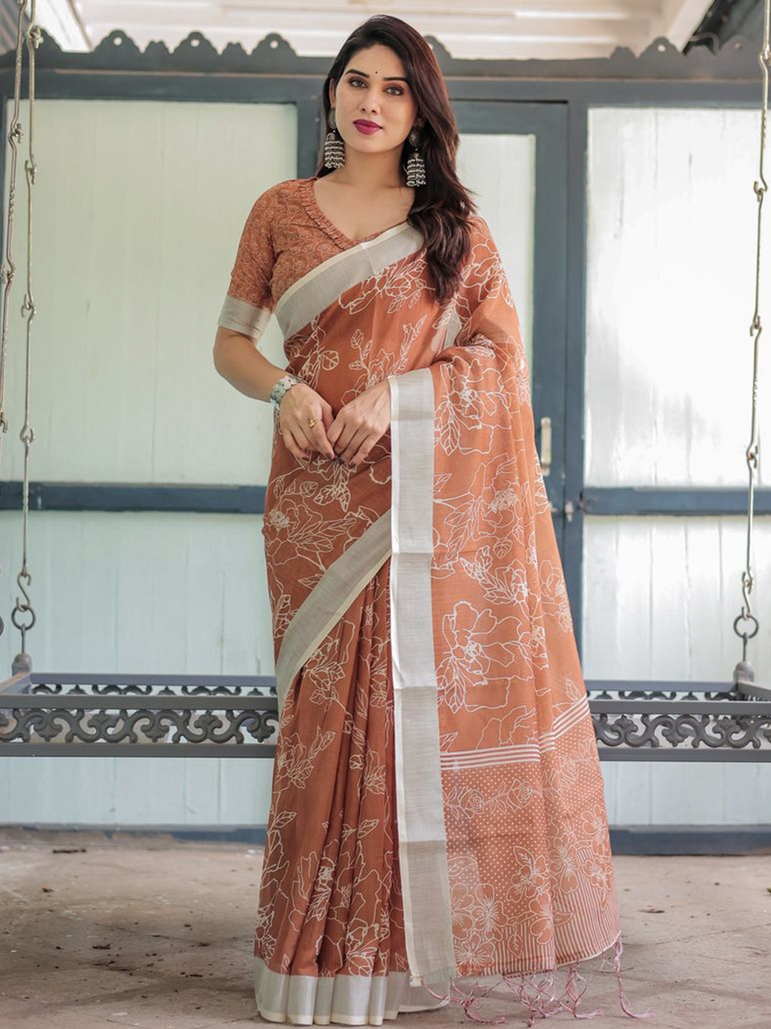 

VEERAX Floral Zari Pure Linen Banarasi Saree, Brown