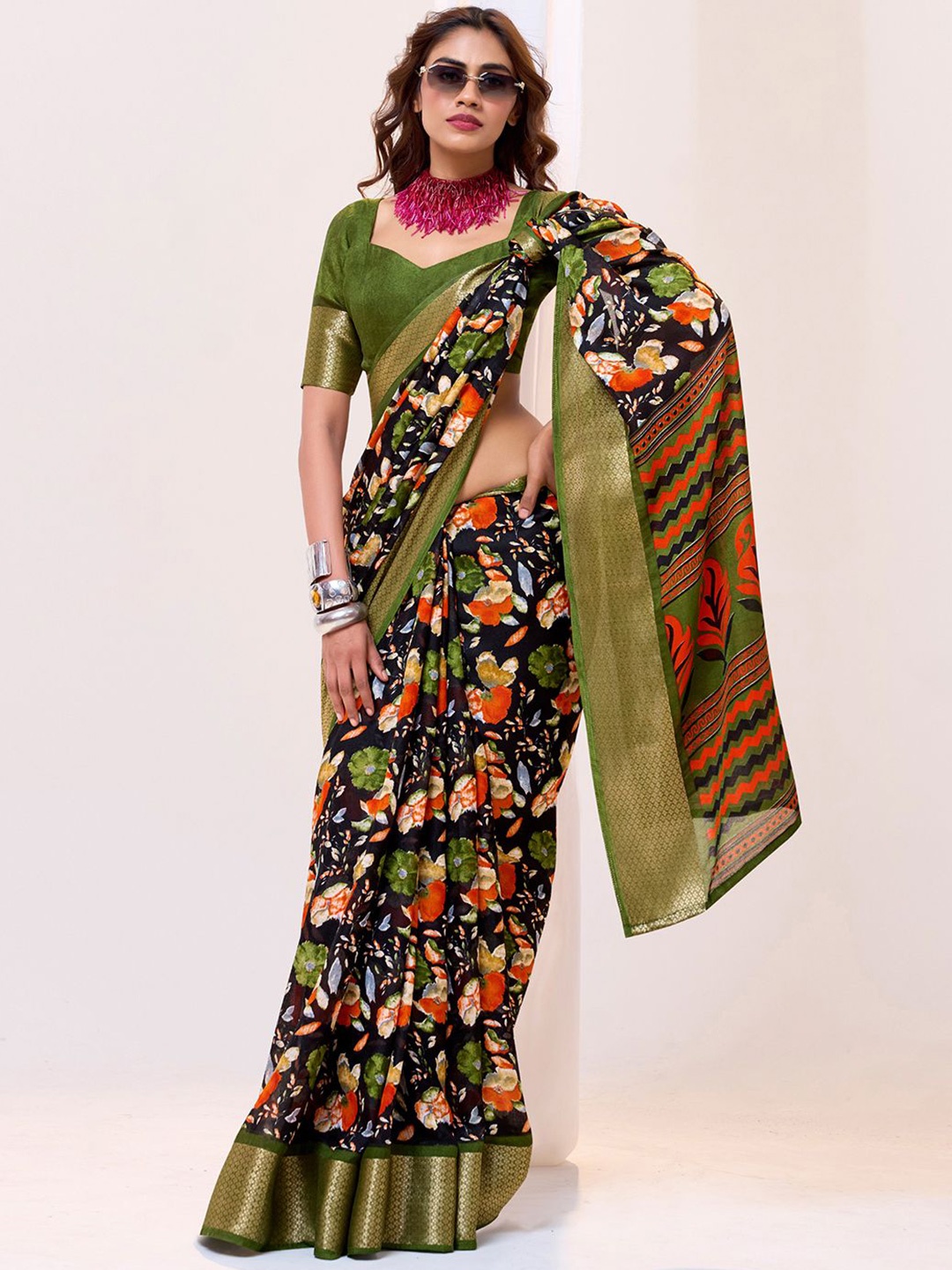 

Panzora Floral Zari Silk Blend Saree, Green