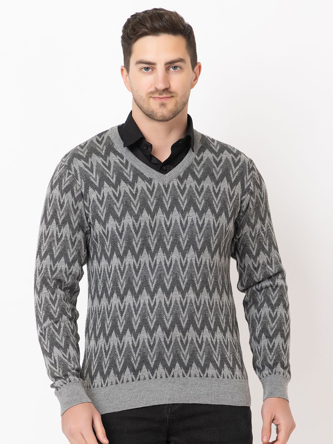 

BeriBlu Men Printed Pullover, Grey