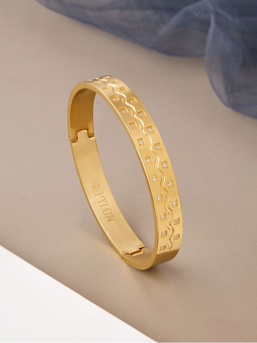

PYLON Men American Diamond Kada Bracelet, Gold