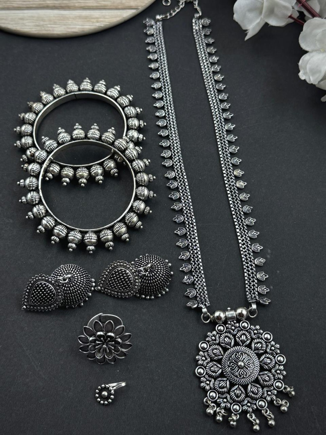 

NAMAN ARTS Mahi Silver-Plated Oxidised Necklace Jewellery Set