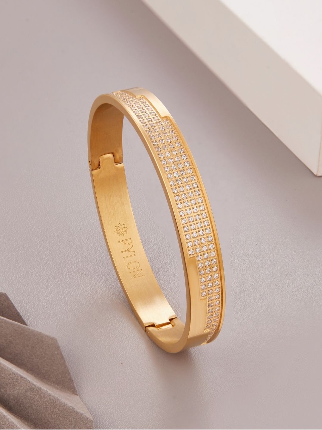 

PYLON Men American Diamond Kada Bracelet, Gold