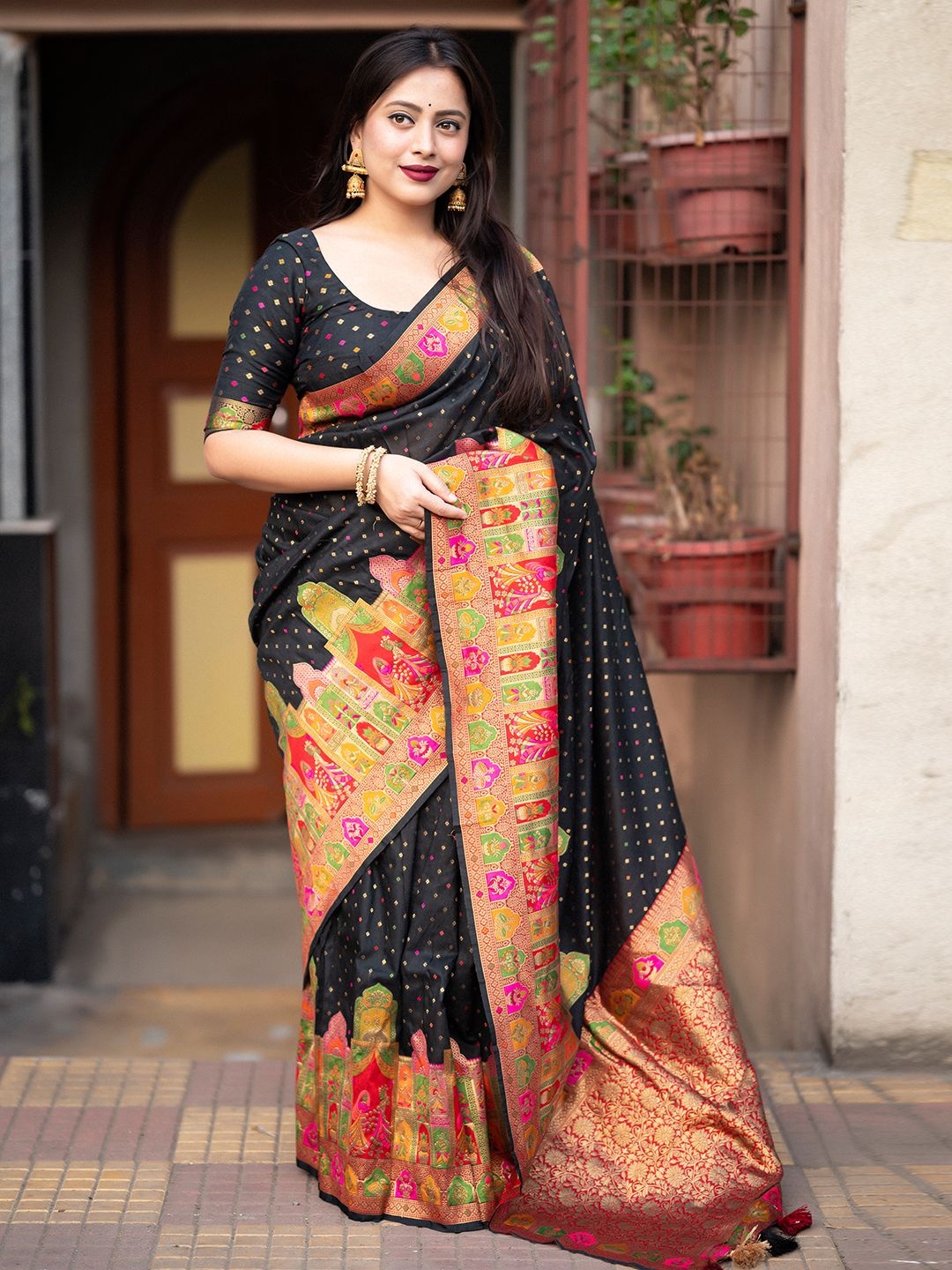 

Panzora Woven Design Zari Banarasi Saree, Black