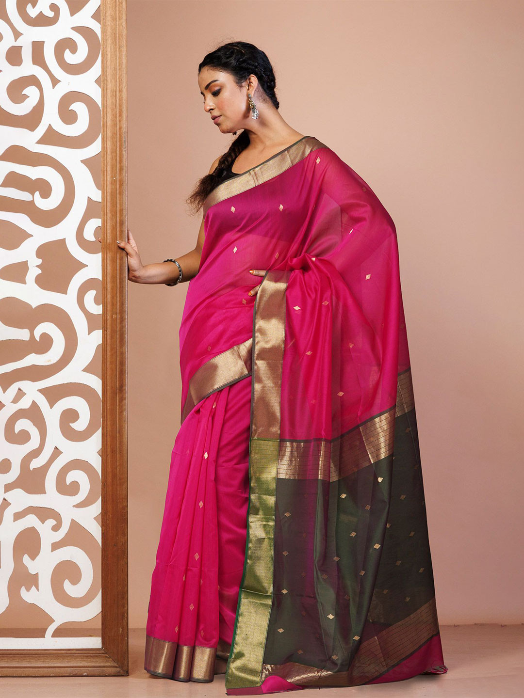 

Unnati Silks Woven Design Zari Silk Cotton Maheshwari Saree, Pink