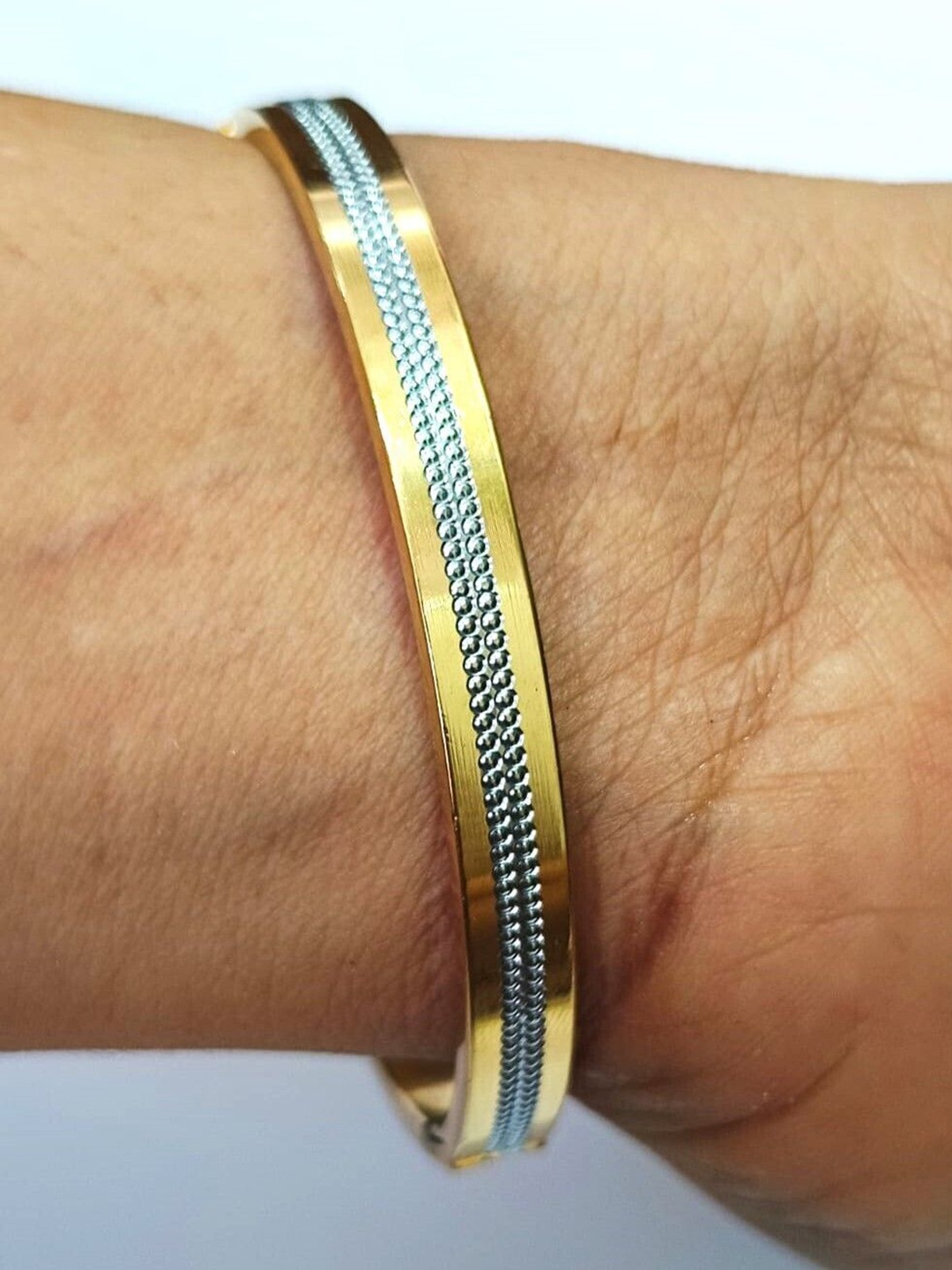 

V FASHION JEWELLERY Gold-Plated Stone-Studded Kada Bracelet