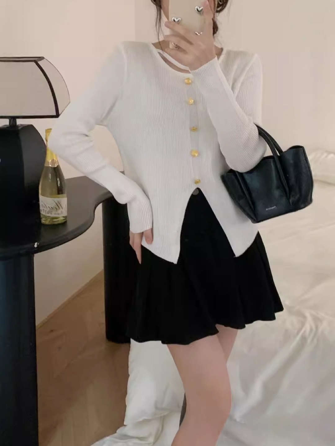 

KPOP Women Round Neck Long Sleeves Pure Cotton Top, White