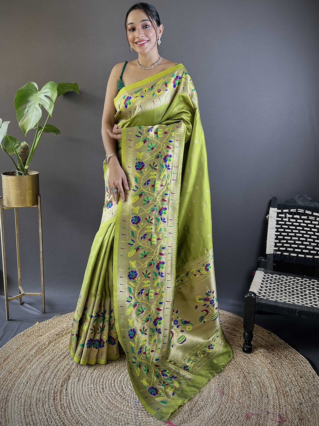 

Panzora Woven Design Zari Silk Blend Paithani Saree, Green