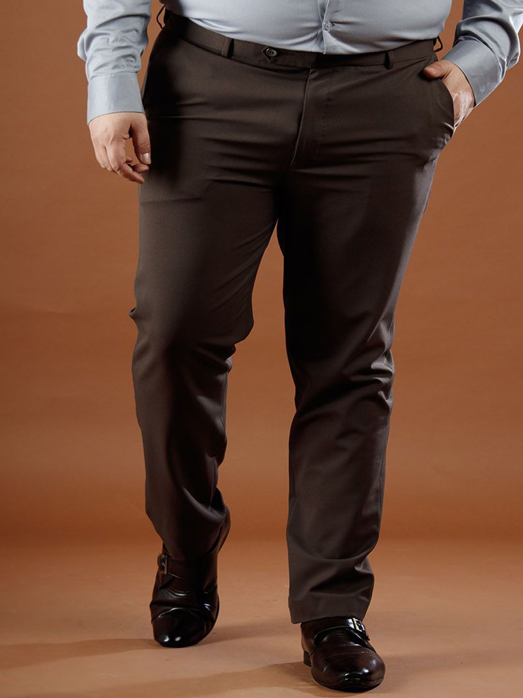 

Muffynn Men Relaxed Straight Leg Straight Fit Mid-Rise Trousers, Brown