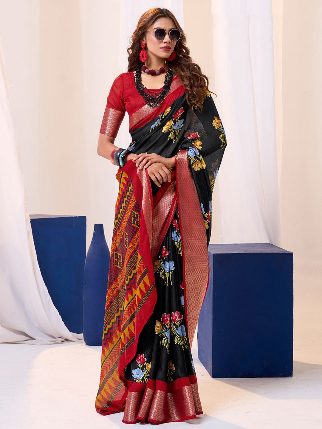 

Panzora Floral Zari Silk Blend Saree, Red