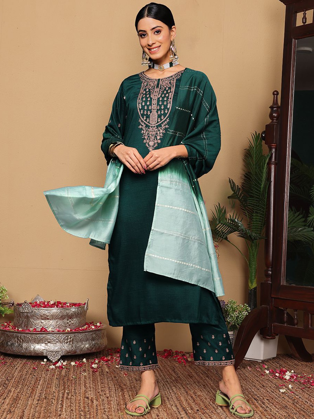 

Varanga Women Ethnic Motifs Embroidered Regular Kurta with Trousers & With Dupatta, Green