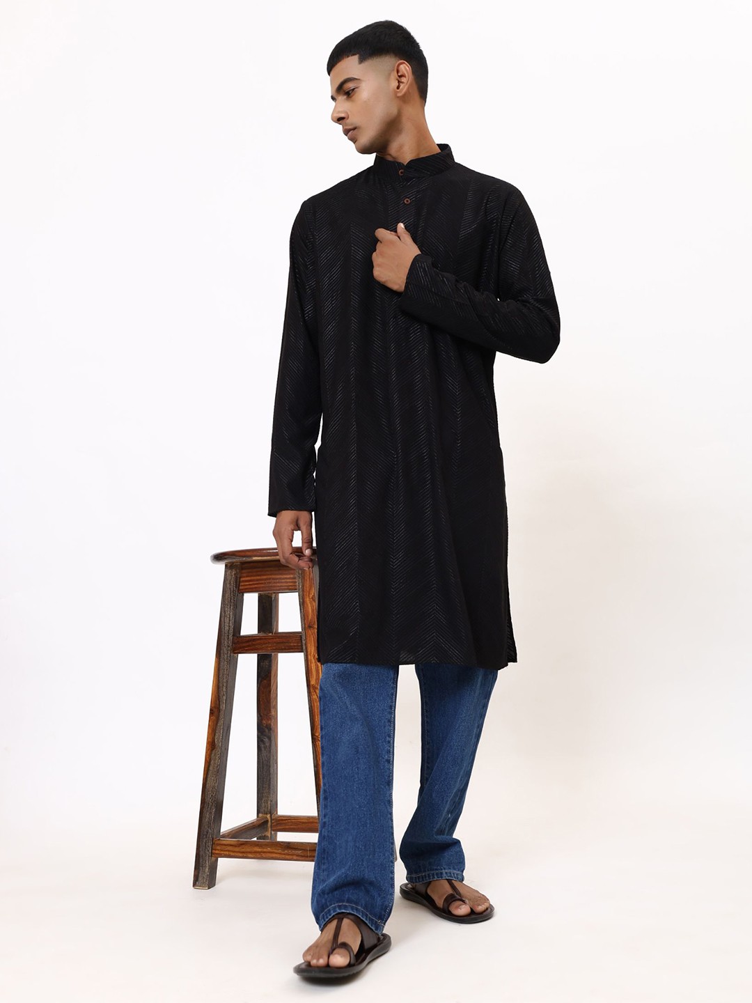 

ZARI Chevron Embroidered Band Collar Long Sleeves Regular Straight Kurta, Black