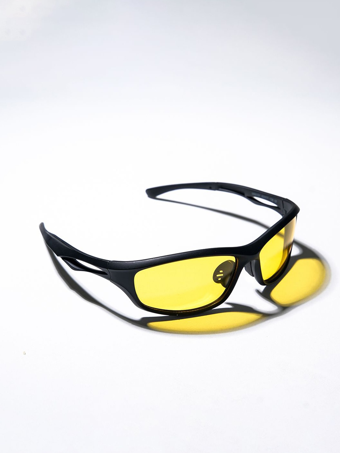 

CHOKORE Unisex Sports Sunglasses with Polarised and UV Protected Lens, Yellow