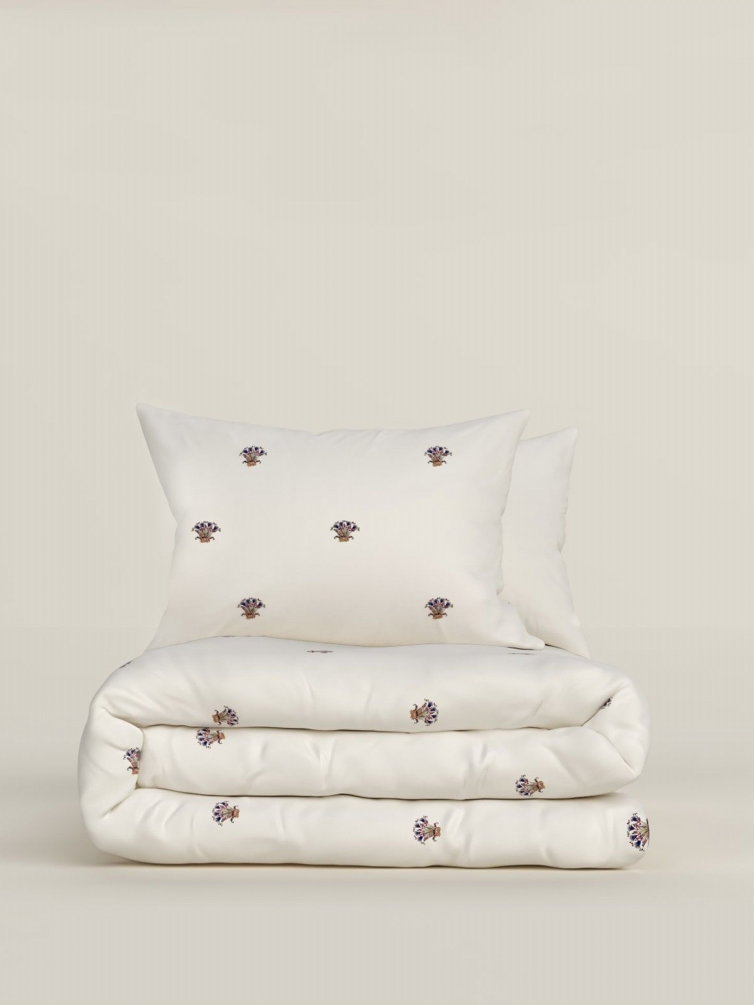 

Marks & Spencer White & Pink Floral Pure Cotton Single Bedsheet with Pillow Covers