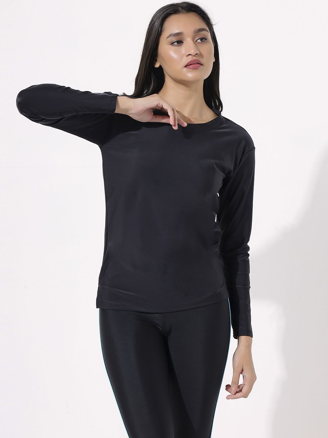 

LYCOT Women Solid Round Neck Long Sleeves Swim Top, Black