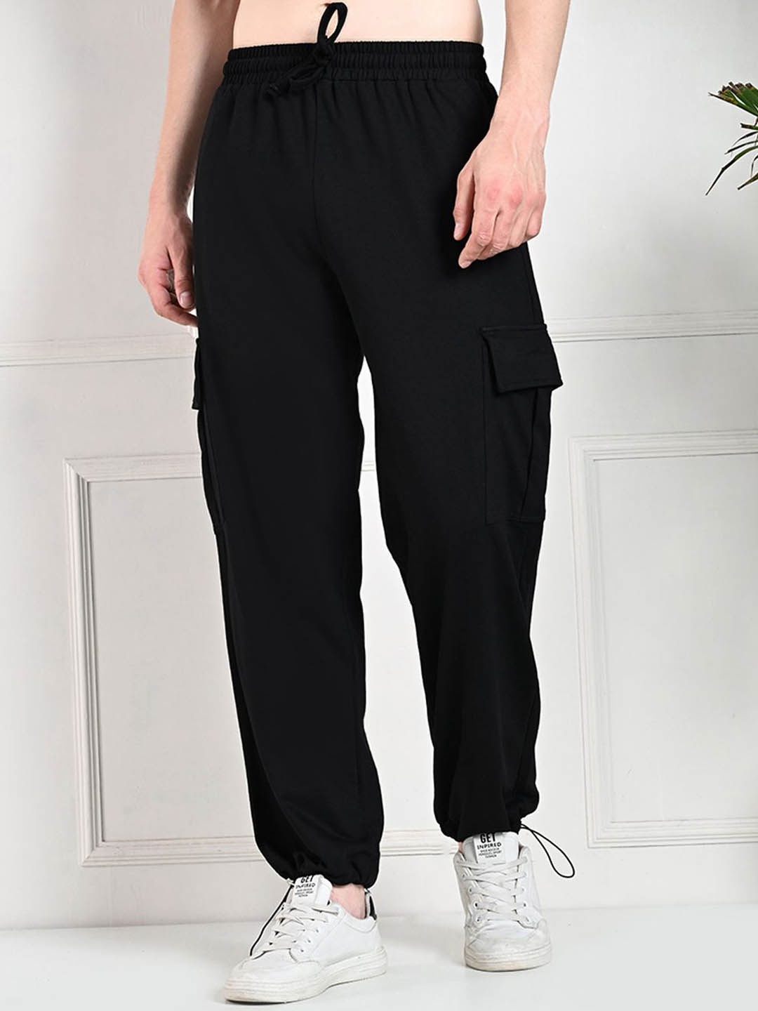 

FITINC Men Relaxed Fit Mid Rise Joggers, Black