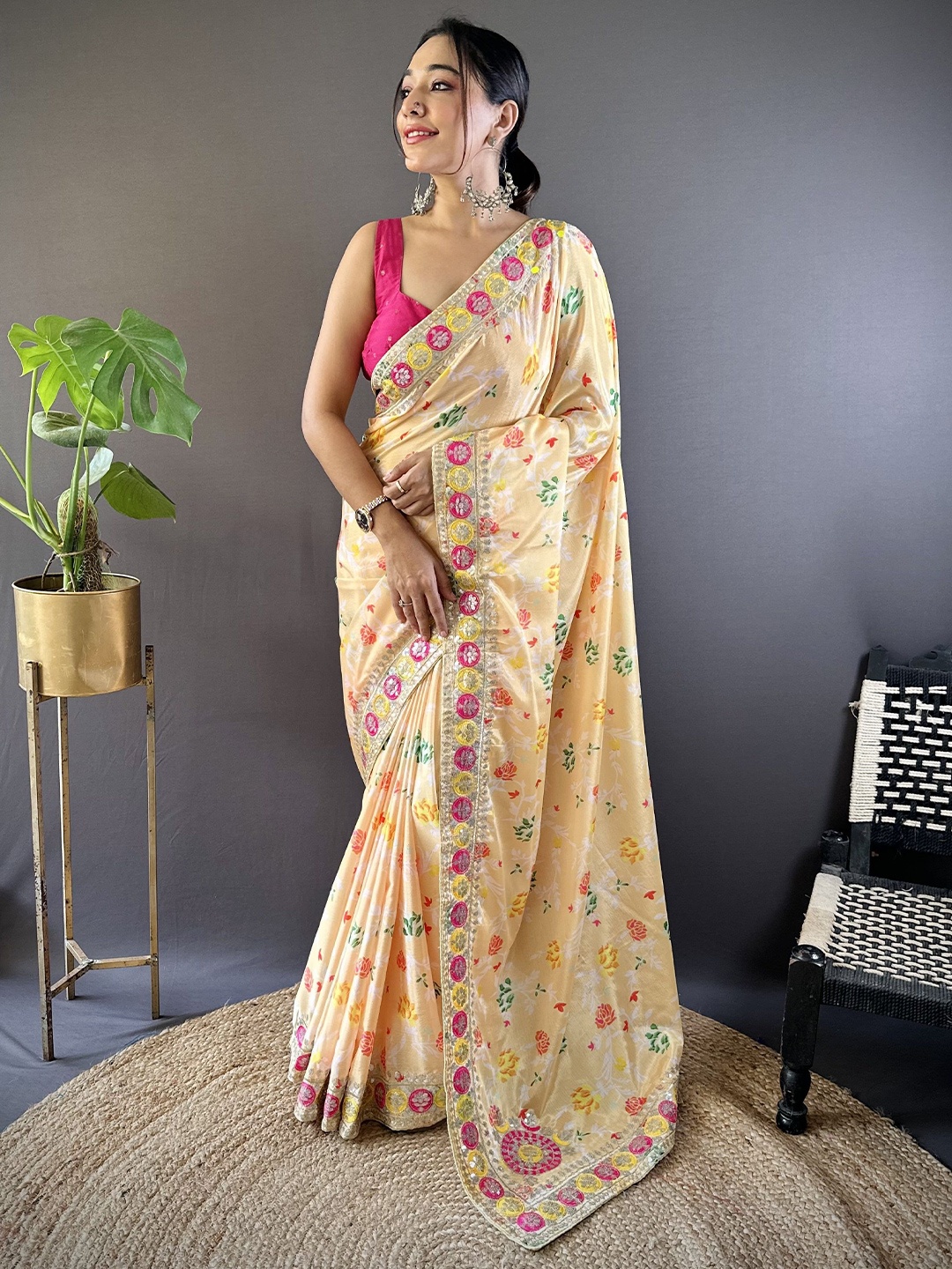 

Munir Floral Embroidered Saree with Blouse, Yellow