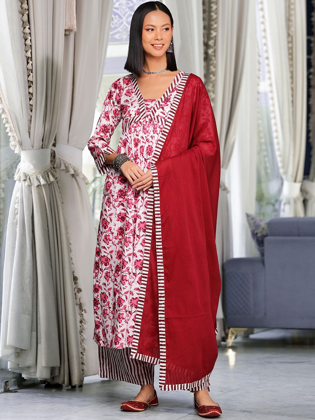 

Varanga Women Printed Pleated Thread Work Pure Cotton Kurta with Palazzos & With Dupatta, White