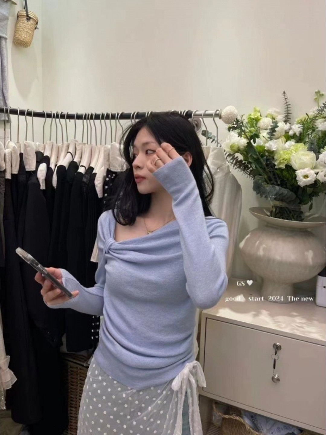 

KPOP Women One Shoulder Extended Sleeves Top, Blue