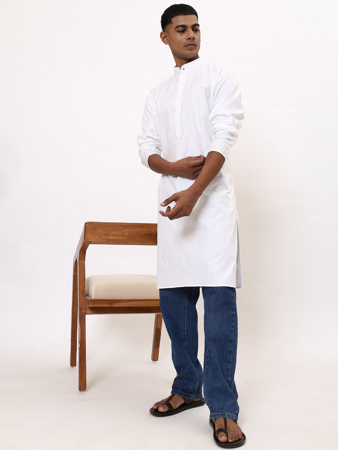 

ZARI Band Collar Long Sleeves Regular Pure Cotton Straight Kurta, White