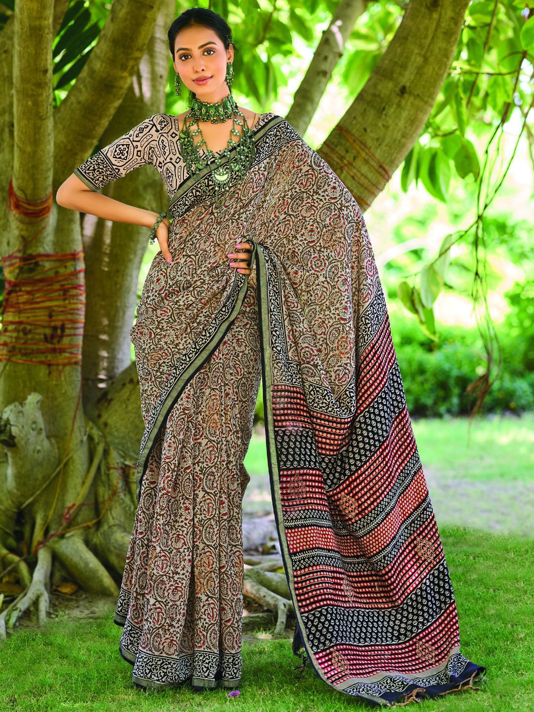 

Panzora Ethnic Motifs Saree, Cream