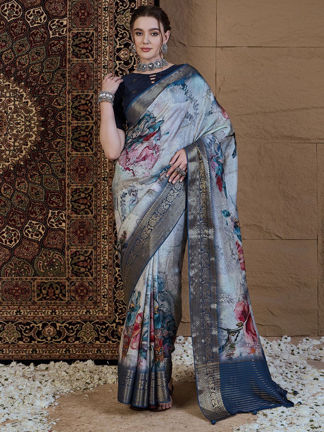 

Anouk Floral Zari Silk Blend Sungudi Saree, Grey