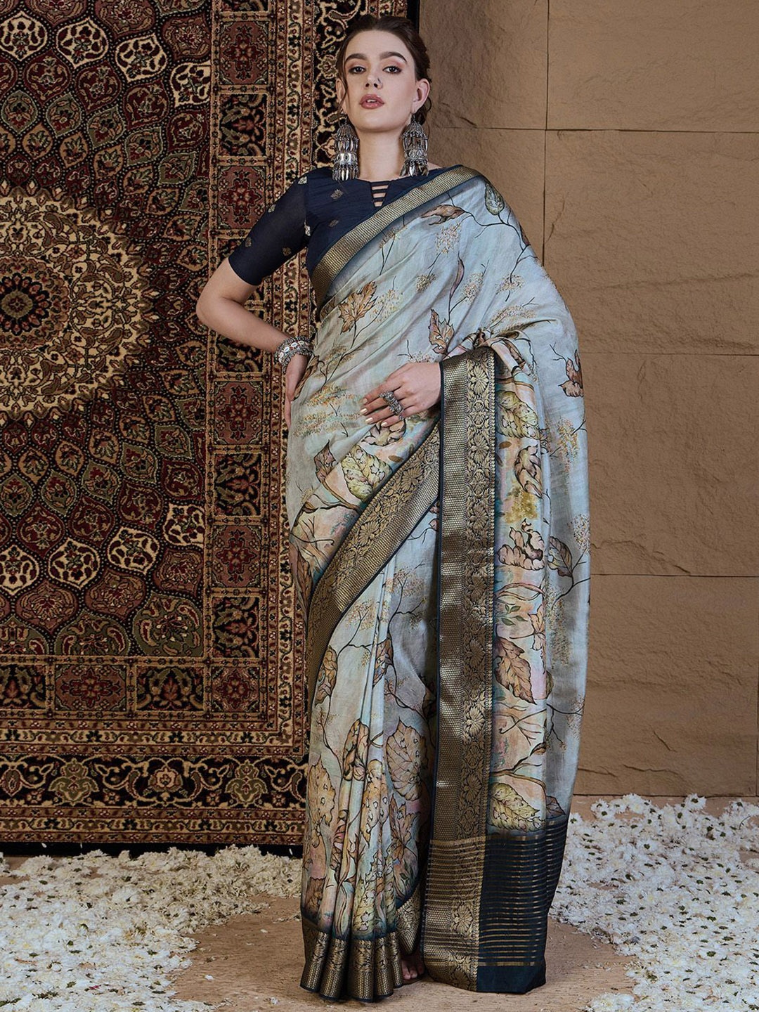 

Anouk Floral Zari Silk Blend Sungudi Saree, Grey