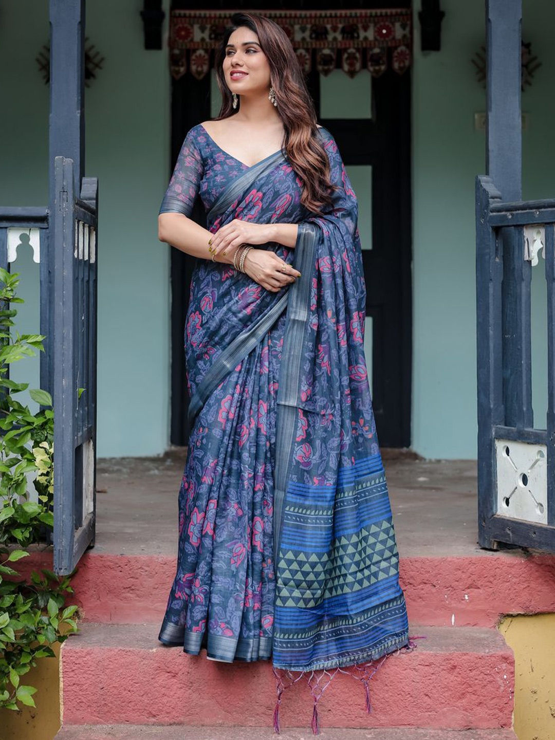 

VEERAX Floral Printed Pure Linen Designer Saree, Blue