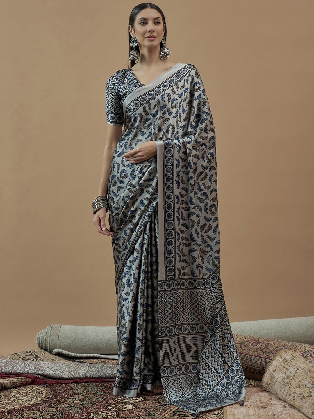 

Anouk Bagh Poly Crepe Block Print Saree, Grey