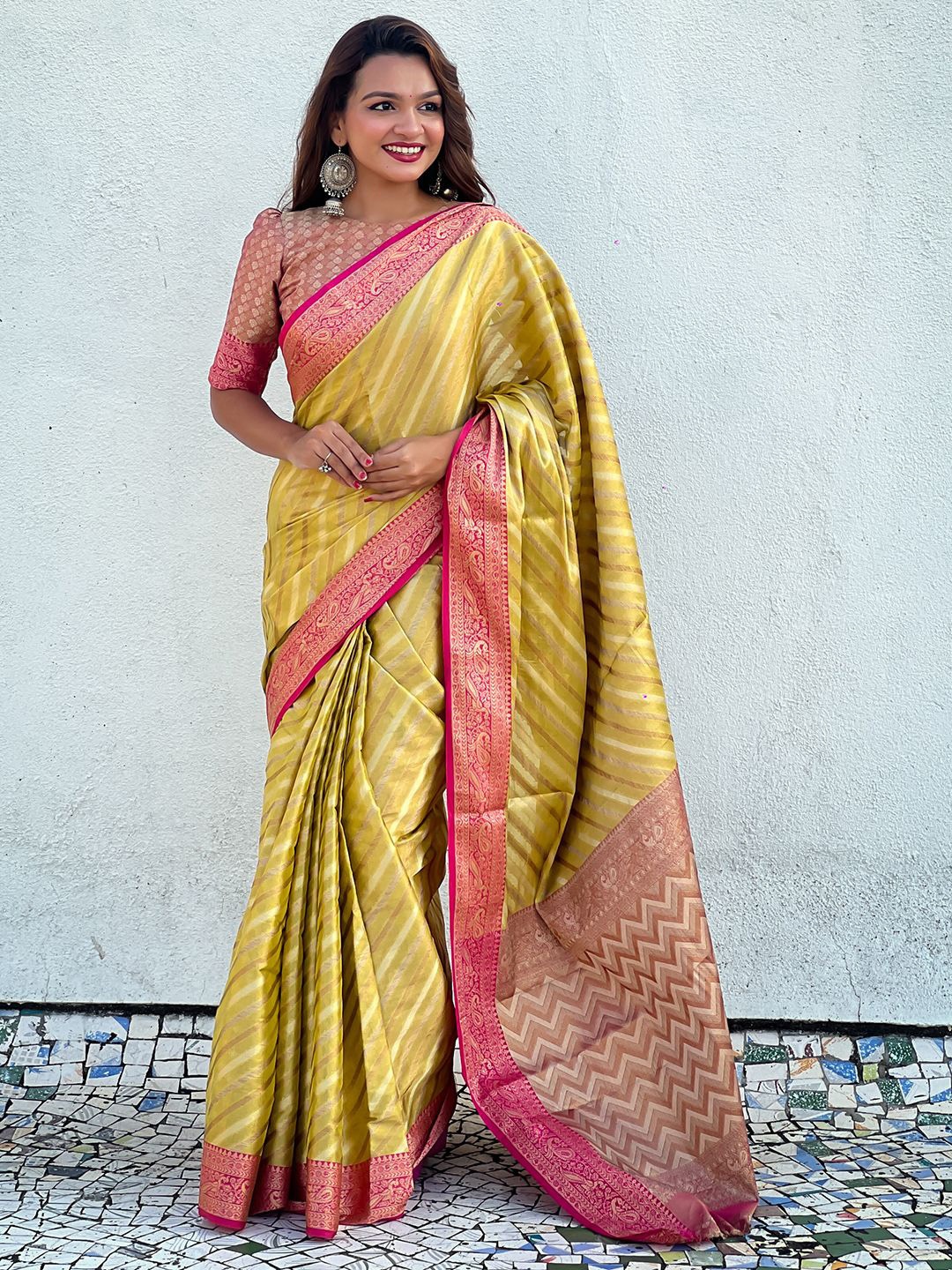 

Panzora Woven Design Zari Banarasi Saree, Yellow