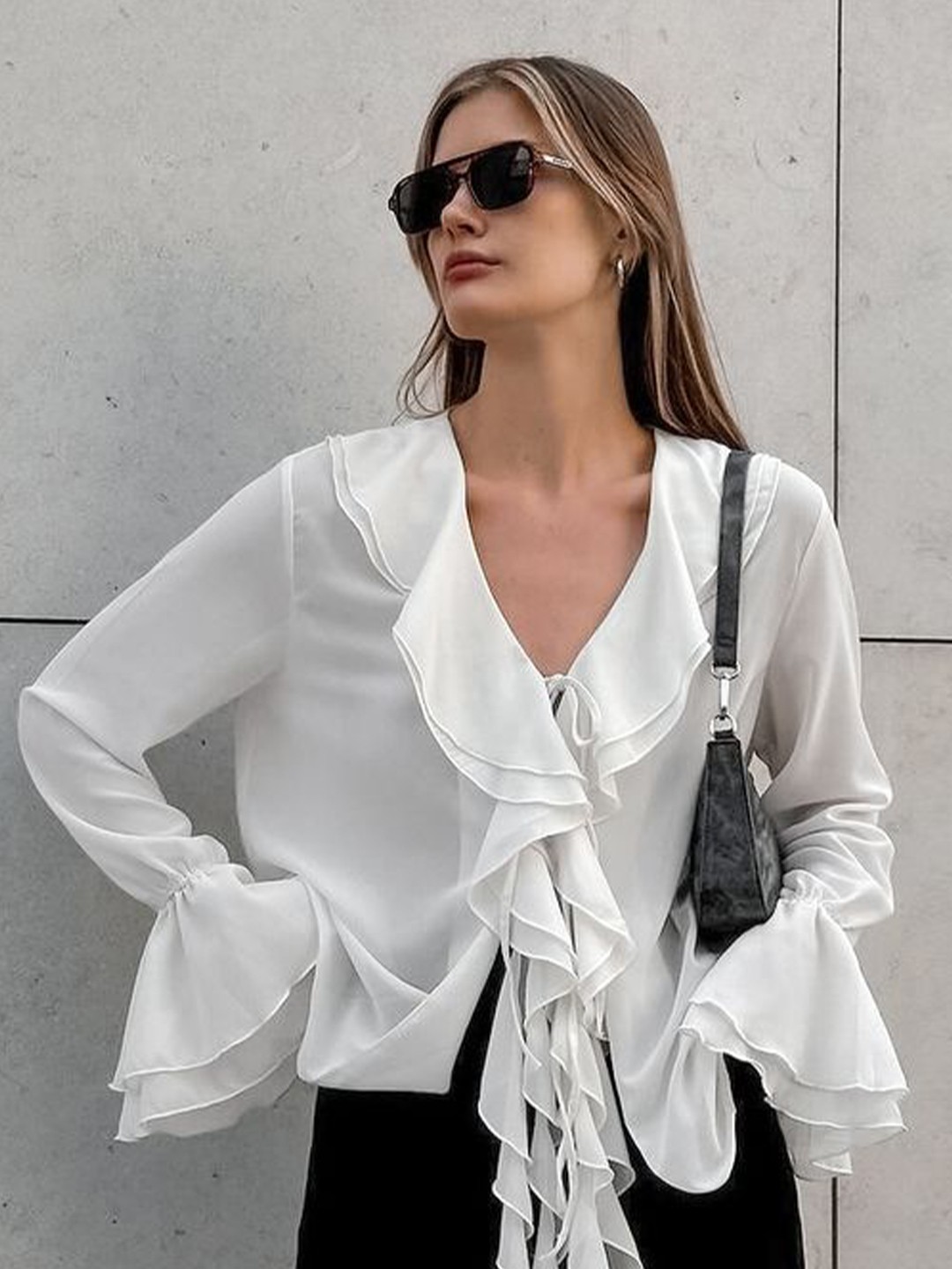

LULU & SKY Bell Sleeve Top, White