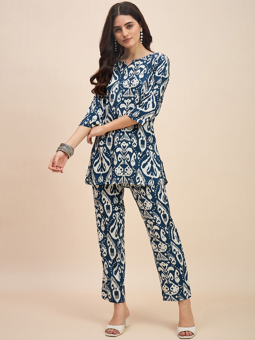 

TRUVON FASHIONS Printed Top With Trousers Co-Ords, Blue