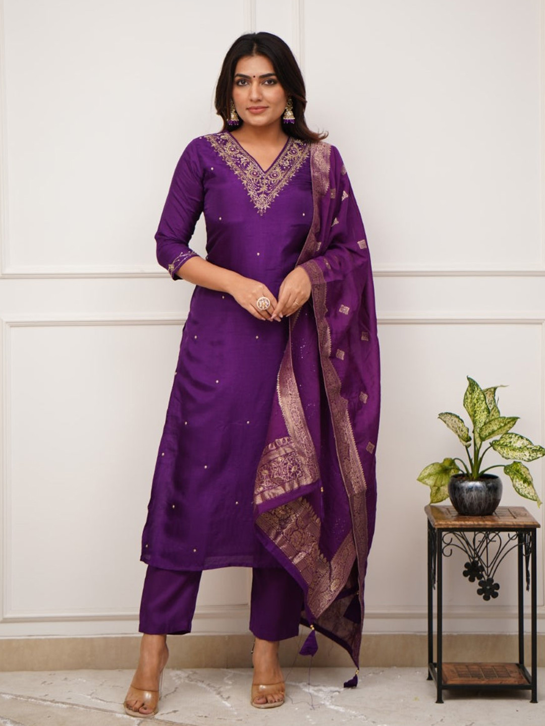 

BESUCHER Floral Embroidered V- Neck Chanderi Silk Straight Kurta With Trouser & Dupatta, Purple
