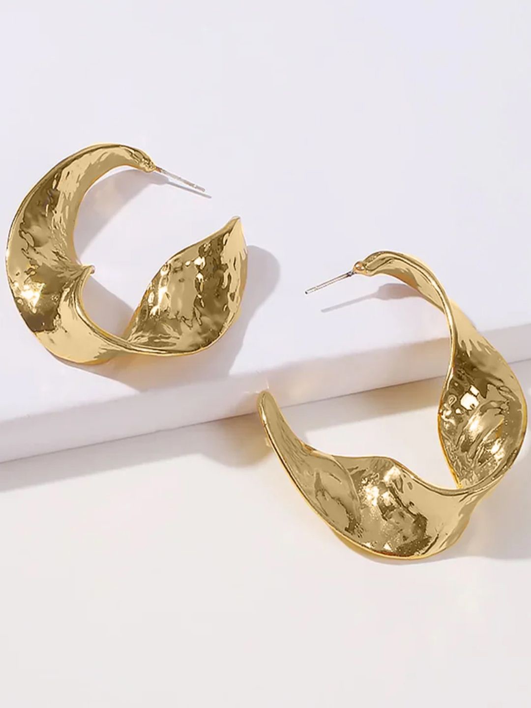 

OOMPH Geometric Hoop Earrings, Gold