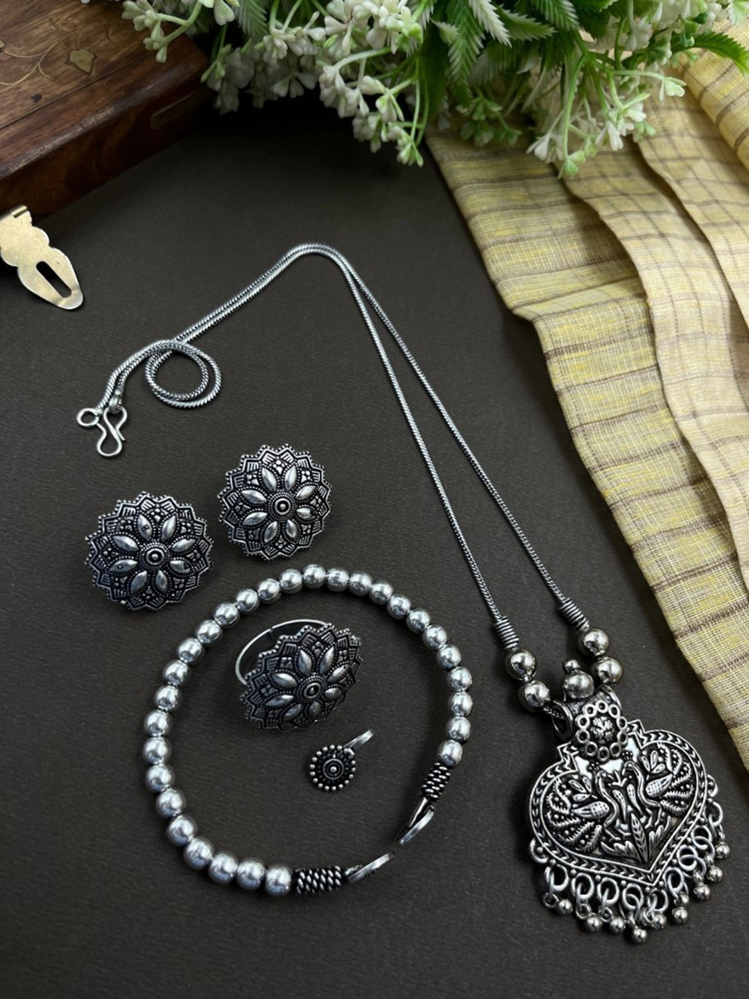 

NAMAN ARTS Mahek Silver-Plated Oxidised Necklace Jewellery Set