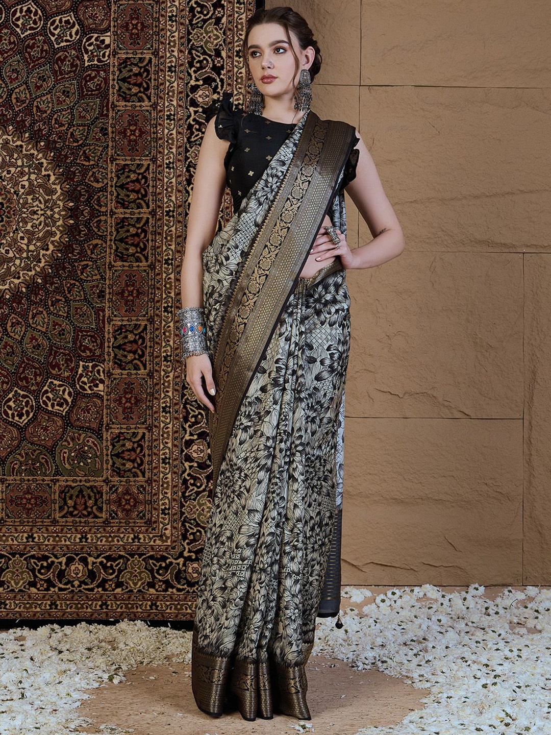 

Anouk Ethnic Motifs Zari Silk Blend Sungudi Saree, Beige