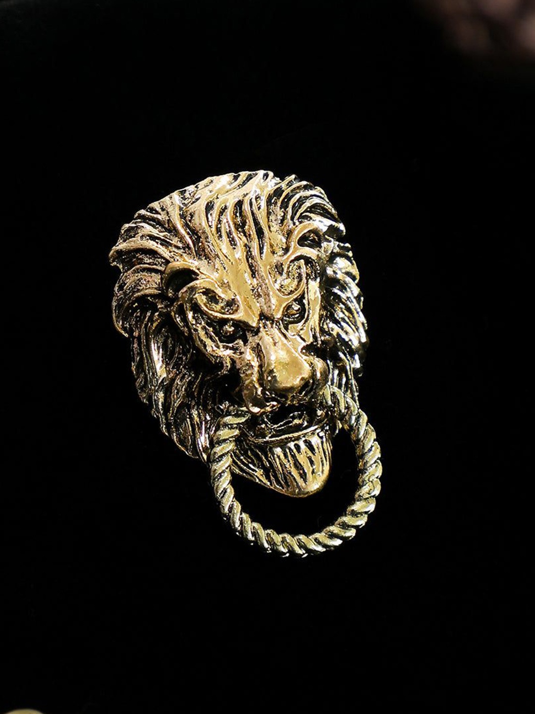 

Kavove Men Brooch, Gold